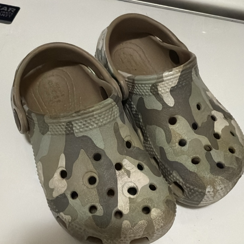 CROCS Kids Camouflage Slippers